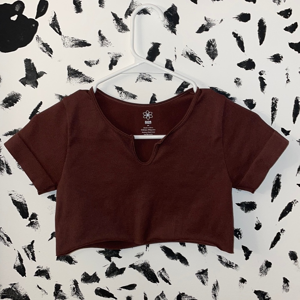 Aura cropped rib semi v neck tank tee